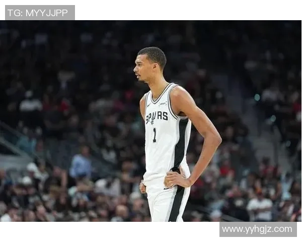 文班斩获最佳防守球员荣誉赛季场均25分成NBA历史第四人